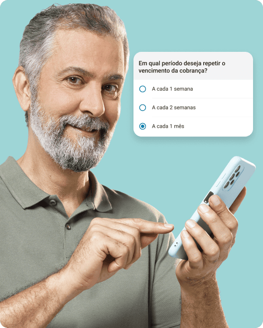 Pessoa segurando um smartphone e selecionando funcionalidade de Pagamento Recorrente PagBank, com opção marcada de repetição mensal, destacando a funcionalidade de cobrança recorrente.
